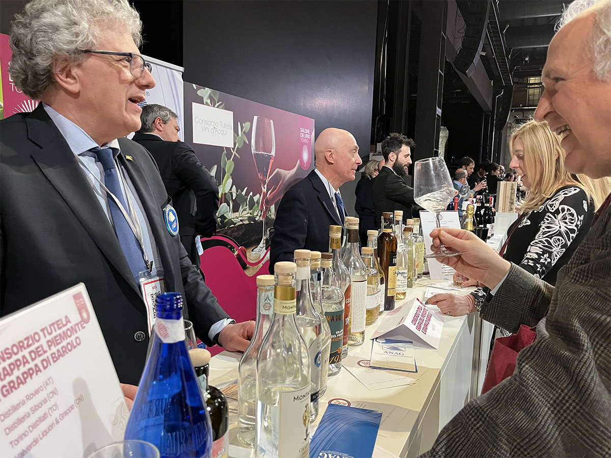 Molti contatti e posti esauriti per le masterclass dedicate alle grappe piemontesi alle OGR torinesi in occasione del Salone del Vino